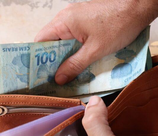 Prefeitura de Bandeirantes antecipa pagamento do 13º salário e fomenta comércio local